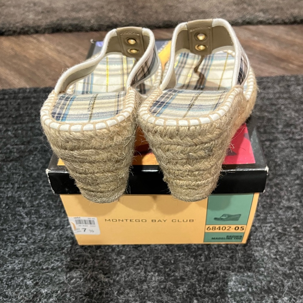 Montego Bay Club. 71/2 women’s shoes. Plaid flip flops. - Picture 8 of 11